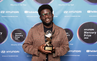 Trečias albumas nemelavo: Michaelas Kiwanuka pelnė „Mercury“ prizą